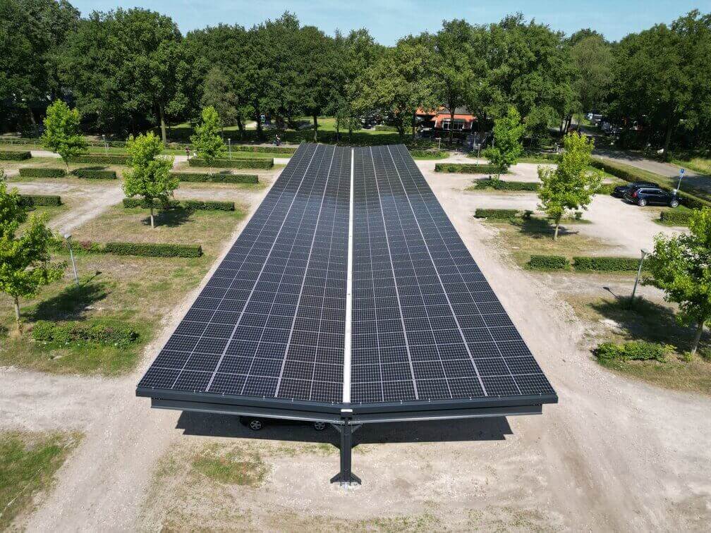 Solar carport bij vakantiecentrum De Ullingse Bergen