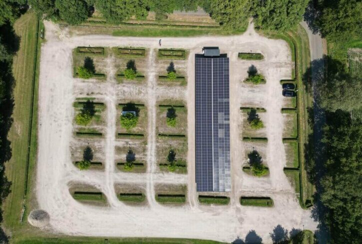 parkeerplaats-met-zonnepanelen